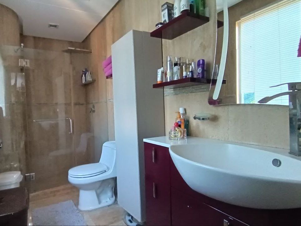 277240 VENTA ESPECTACULAR PENT HOUSE 3 niveles 800m2, Urbanización El Bosque. valencia, estado carab