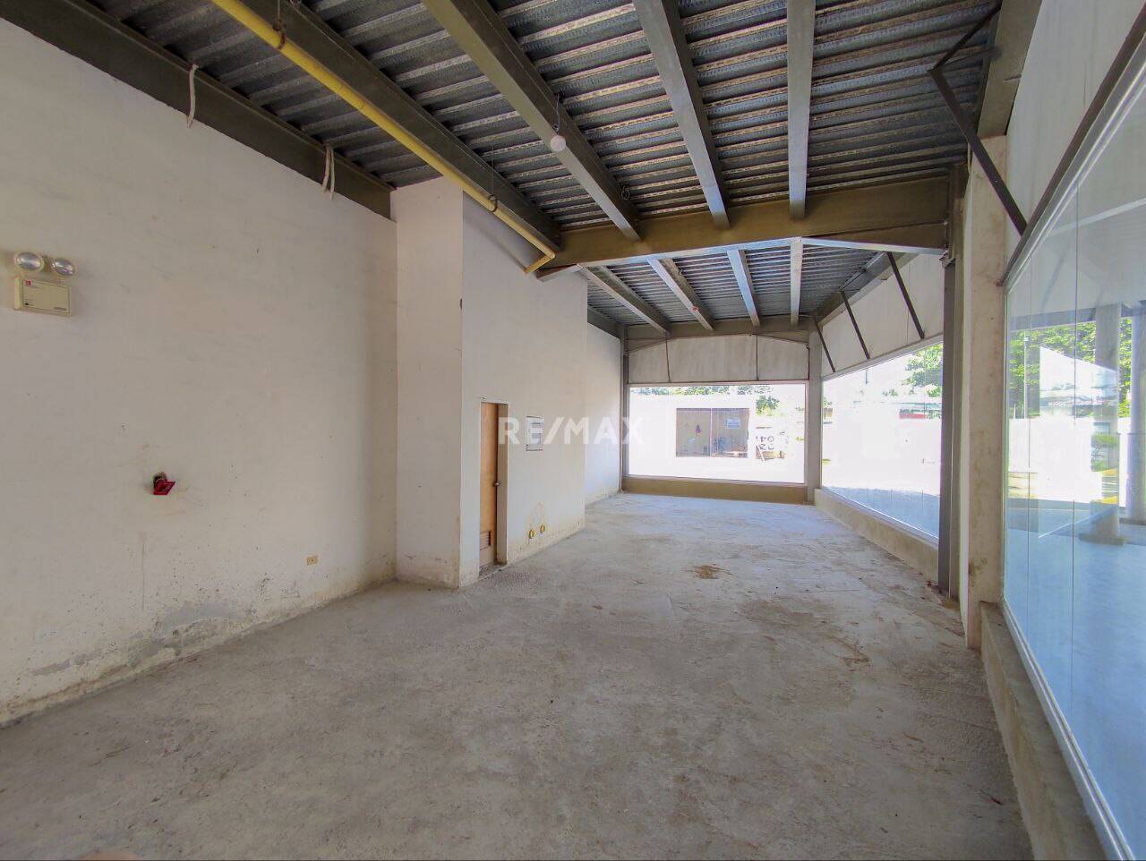 277264  En venta excelente local comercial 70m2, en obra gris, ubicado en Planta Baja PB, se encuent